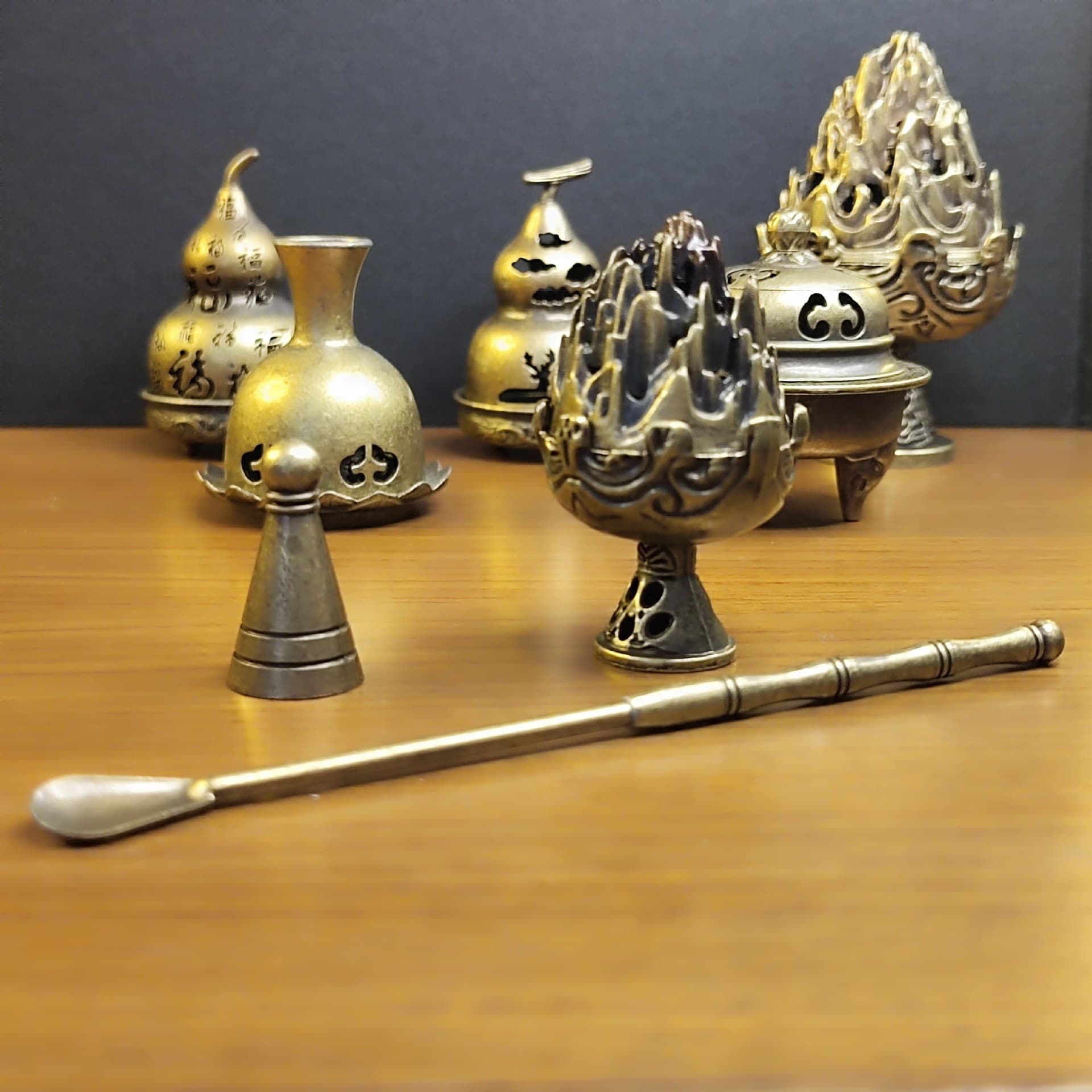 Pagoda Incense Mold Set with Mini Boshan Burner and Australian Sandalwood Powder for Indoor Use