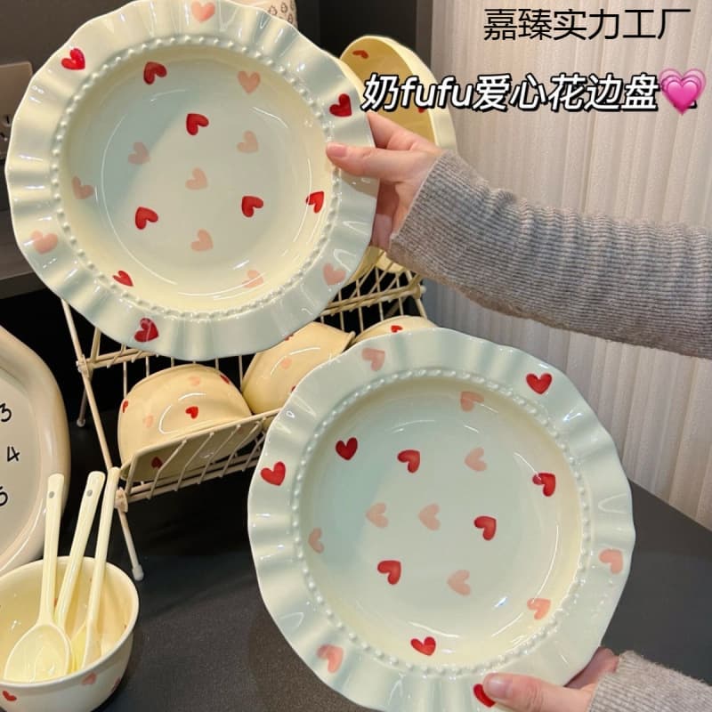 High-Value Heart-Shaped Fruit Plate with Cream Heart Lace Rim, Deep Dish for Home Use, Ceramic Pasta Plate, High-Value Salad Plate
