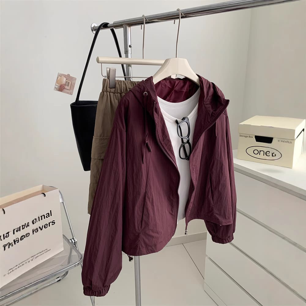 Fashionable Purple Outdoor Hiking Jacket for Women, Petite Short Style, Raglan Sleeve, Hooded Sun Protection Coat for Spring