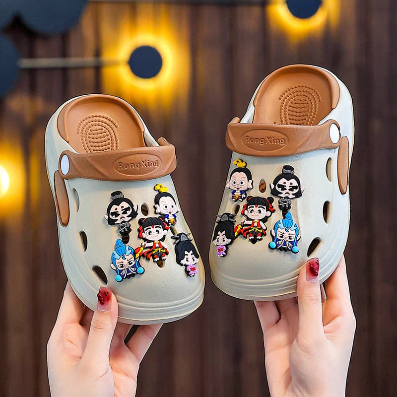 2025 Summer Children's Nezha Cartoon Slippers Closed-Toe Soft Sole Breathable Sandals for Older Kids Outdoor Beach Hole Shoes
