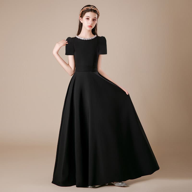 High-end girls' middle school violin concert performance catwalk host piano performance flute performance evening dress