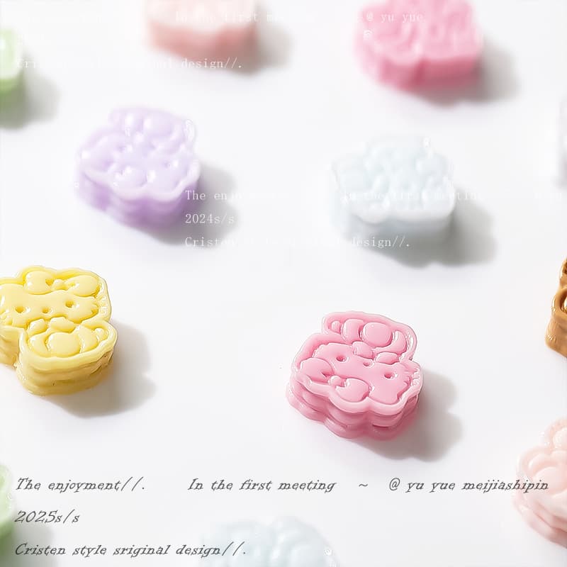 New simulated food toy KT cat nail art jewelry handmade DIY earrings hairpin mobile phone case children's wear nail accessories