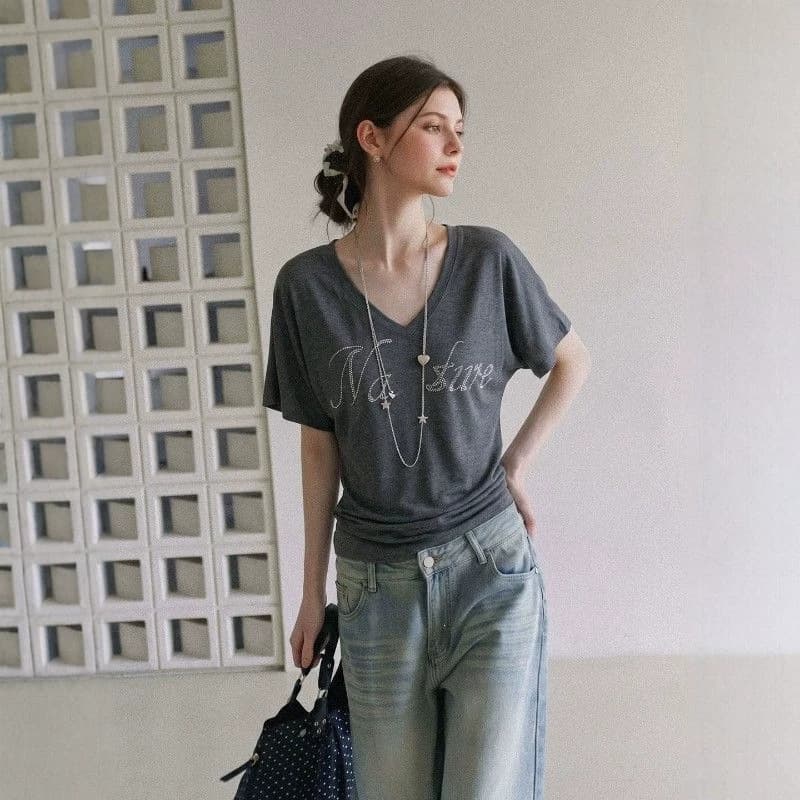 Korean Style Gray Letter V-Neck Short-Sleeve T-Shirt for Women 2026 Summer New Trendy Slim Fit Pullover Top