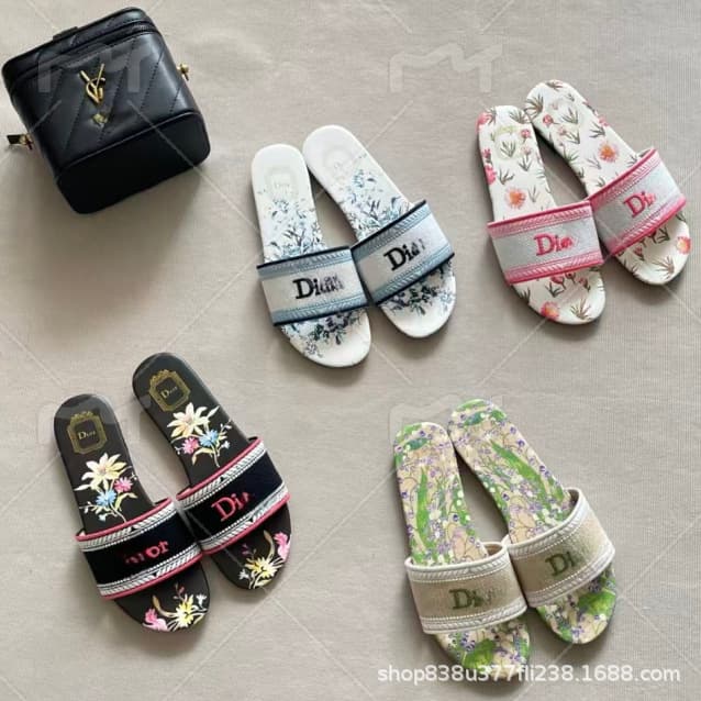 High-End Version - D Brand 2026 Summer New Floral Embroidered Letter Flat Slippers for Women, Versatile Outdoor Slip-On Slippers