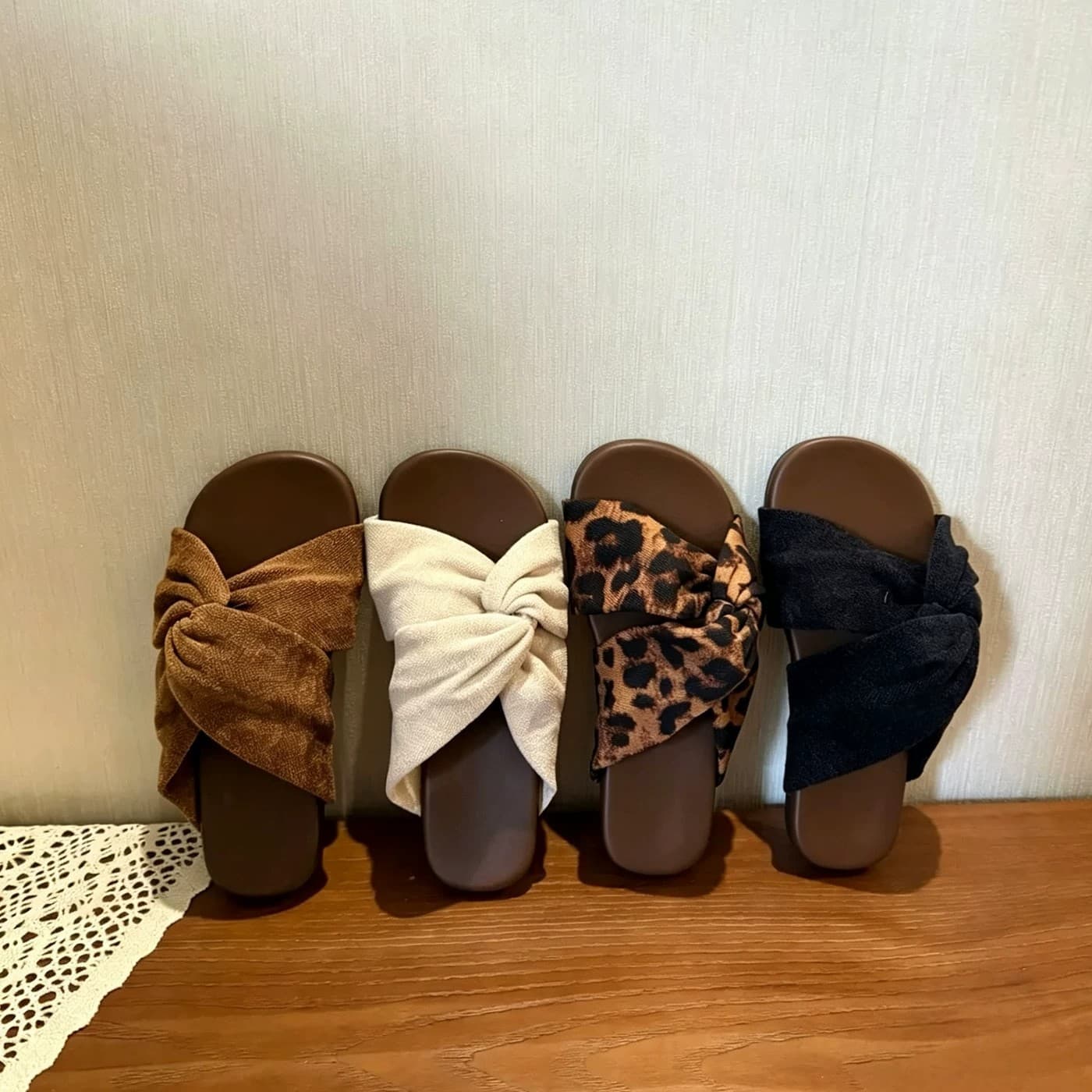 Beautiful Flat Sandals for Women, Summer 2026 New Style, Versatile with Skirts, High-End Feel, Super Popular Beach Slip-Ons