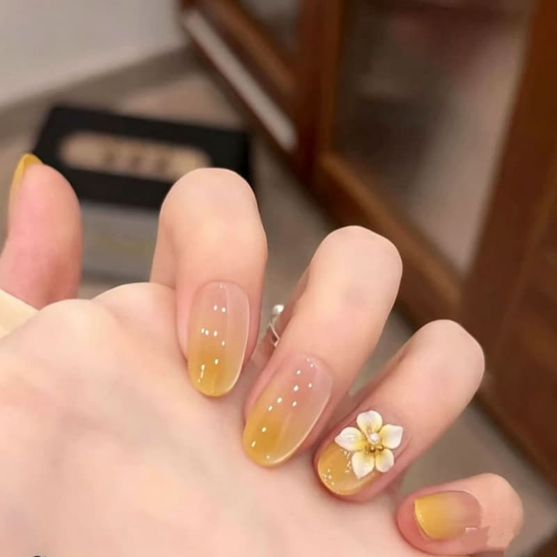 [Custard Gardenia] New Handcrafted Press-On Nails with Carved Gradient Design, Premium Whitening Effect, Fully Handmade Wearable Nail Art