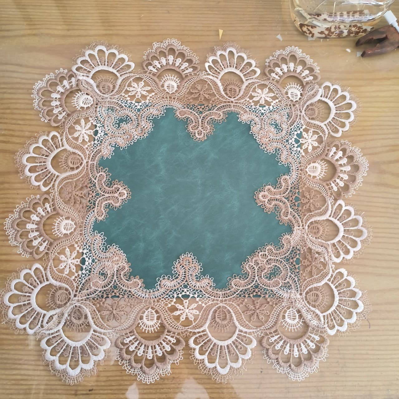 Foreign trade wholesale 40cm square cushion lace cover cloth leather lace tablecloth waterproof high-end lace waterproof tablecloth
