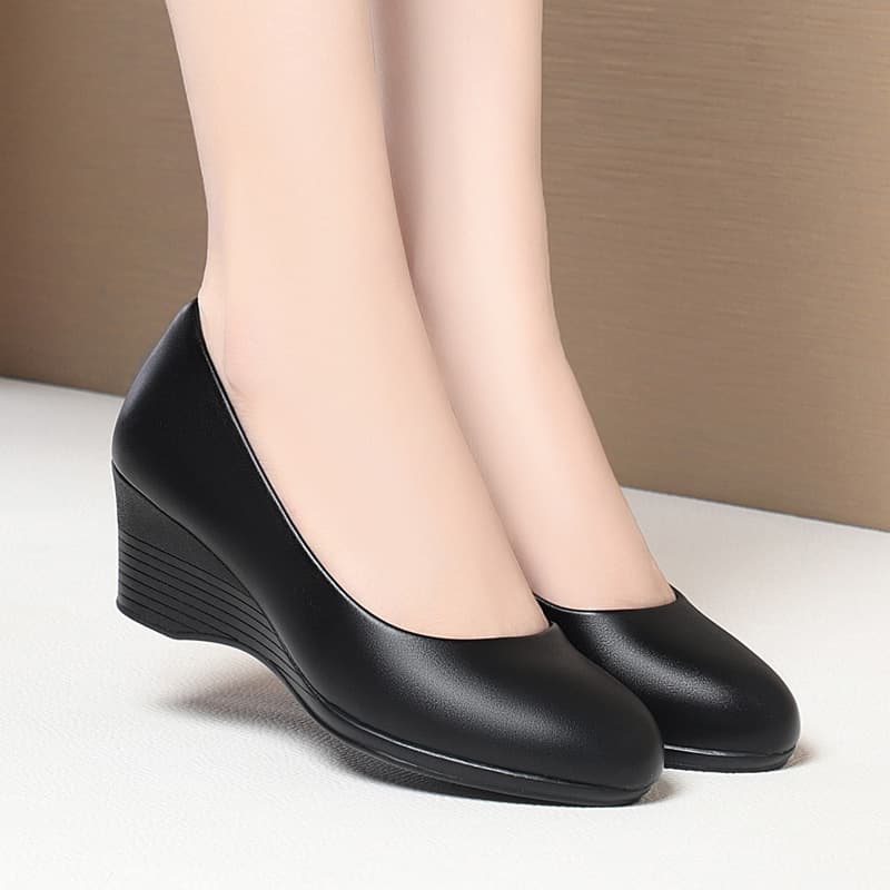 Soft Leather, Soft Sole, Comfortable Mid-Heel Shoes, Non-Slip Wedge-Heeled Small Leather Shoes for Women, 2026 Spring and Summer New Style, Middle-Aged and Elderly Mother's Shoes