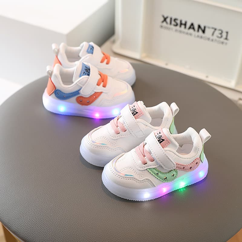 Baby Shoes for Girls and Boys 0-6 Years Old White Light-Up Board Shoes Casual Slip-Resistant Soft Sole Walking Shoes Glowing Fashion Sneakers
