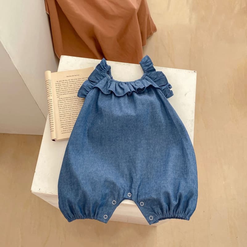 Infant and toddler cotton breathable denim short jumpsuit, sweet and cute baby girl summer new jumpsuit with fart cover