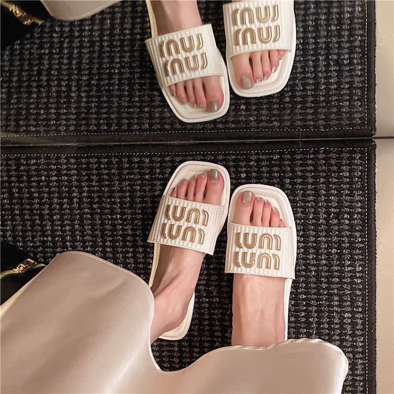 Summer French Style 2025 New Versatile Indoor and Outdoor Slippers, Fashionable Outdoor Flat Beach Sandals, New One-Strap Sandals