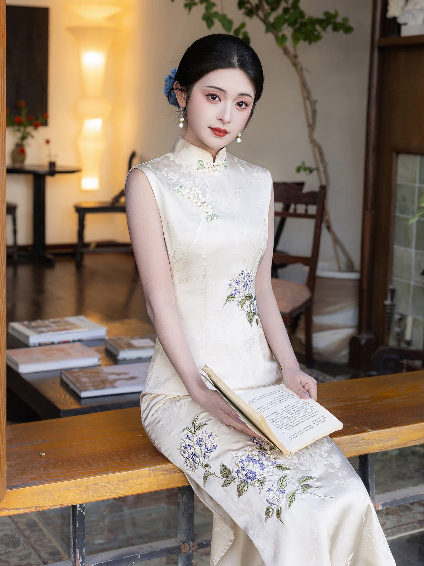 High-End Embroidered Sleeveless Cheongsam New Style Modified Women's Summer New Chinese Style National Dress Wedding Dress White