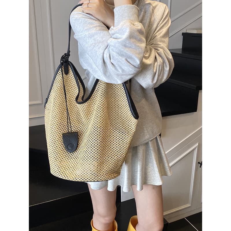 Summer Niche Straw Woven Bag for Women, Single Shoulder Tote Bag, Large Capacity, Fashionable Straw Woven Mother-Daughter Bag, Holiday Beach Bag