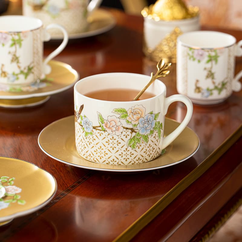 Harmonious Light Luxury Vintage Bone China Afternoon Tea Coffee Cup with Saucer Set Vintage Gift Hotel Tea Set Wholesale