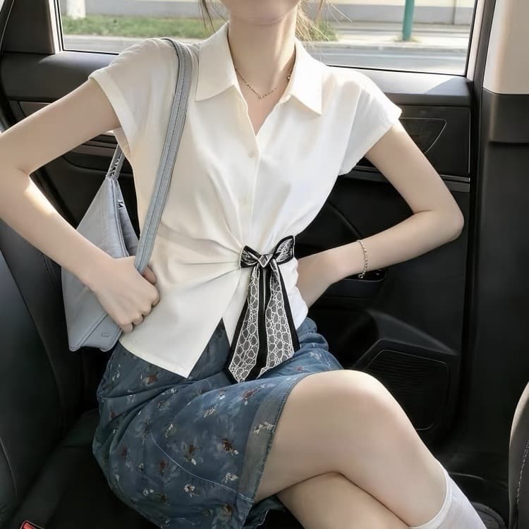 Korean-style Unique and Beautiful Ensemble Outfit, Summer New Arrival, Age-Reducing White Shirt with Floral Short Skirt Two-Piece Set, Trendy