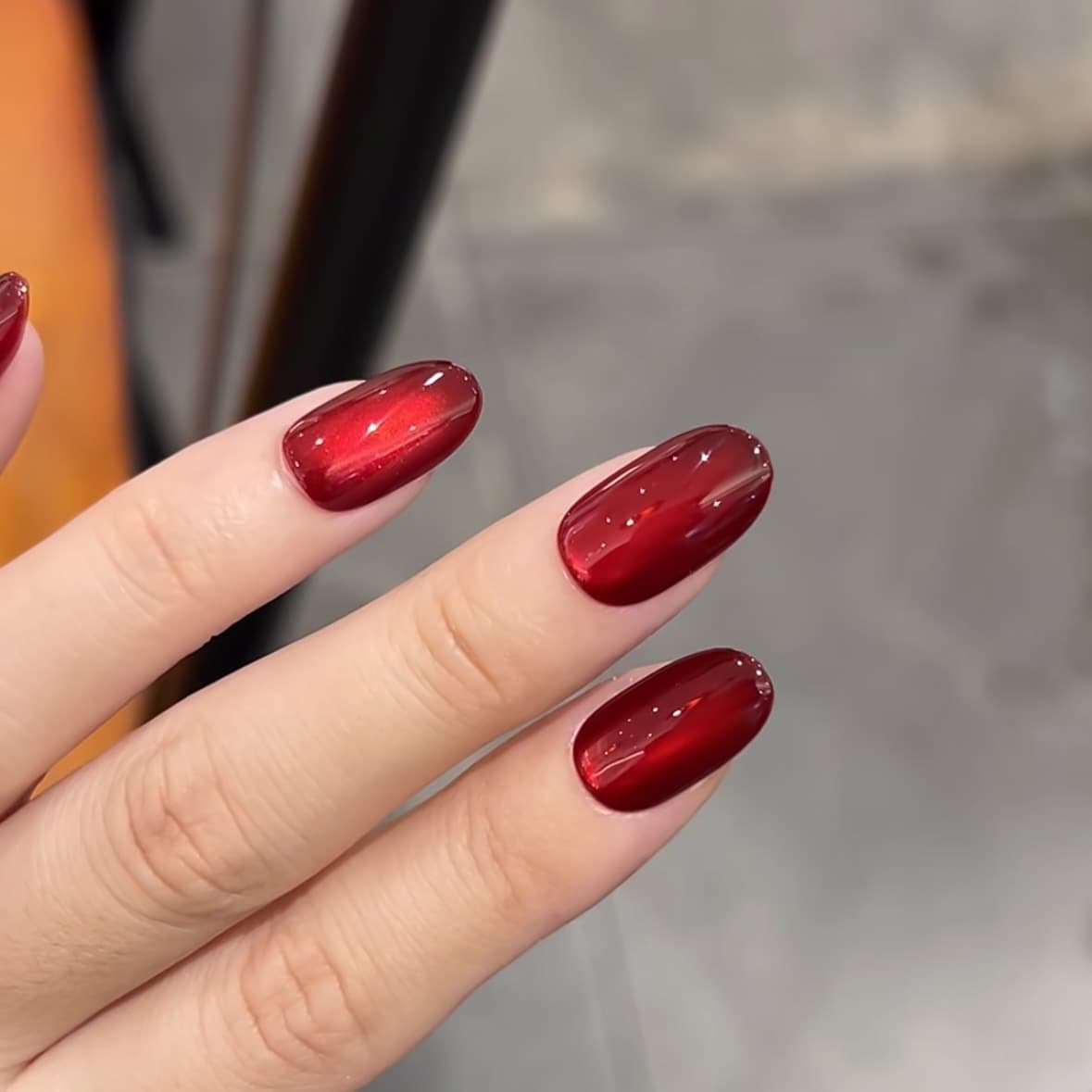 Ruby High-Quality Handmade Gel Polish Sprayed Vintage Oxblood Red Glass Bead Cat Eye Skin-Brightening Press-On Nails