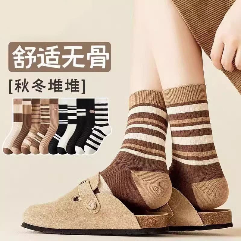 Women's socks autumn-winter style Maillard mid-calf stacked socks with stripe retro stripe design, versatile mid-calf long socks.