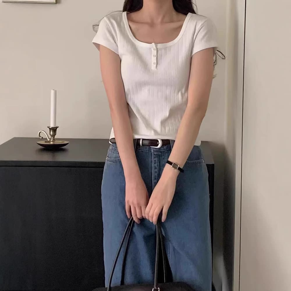 In Stock White Pure U-Neck Floral Button T-Shirt 2025 Summer Women Slim Fit Figure-Flattering Outerwear Base Layer vergam*t