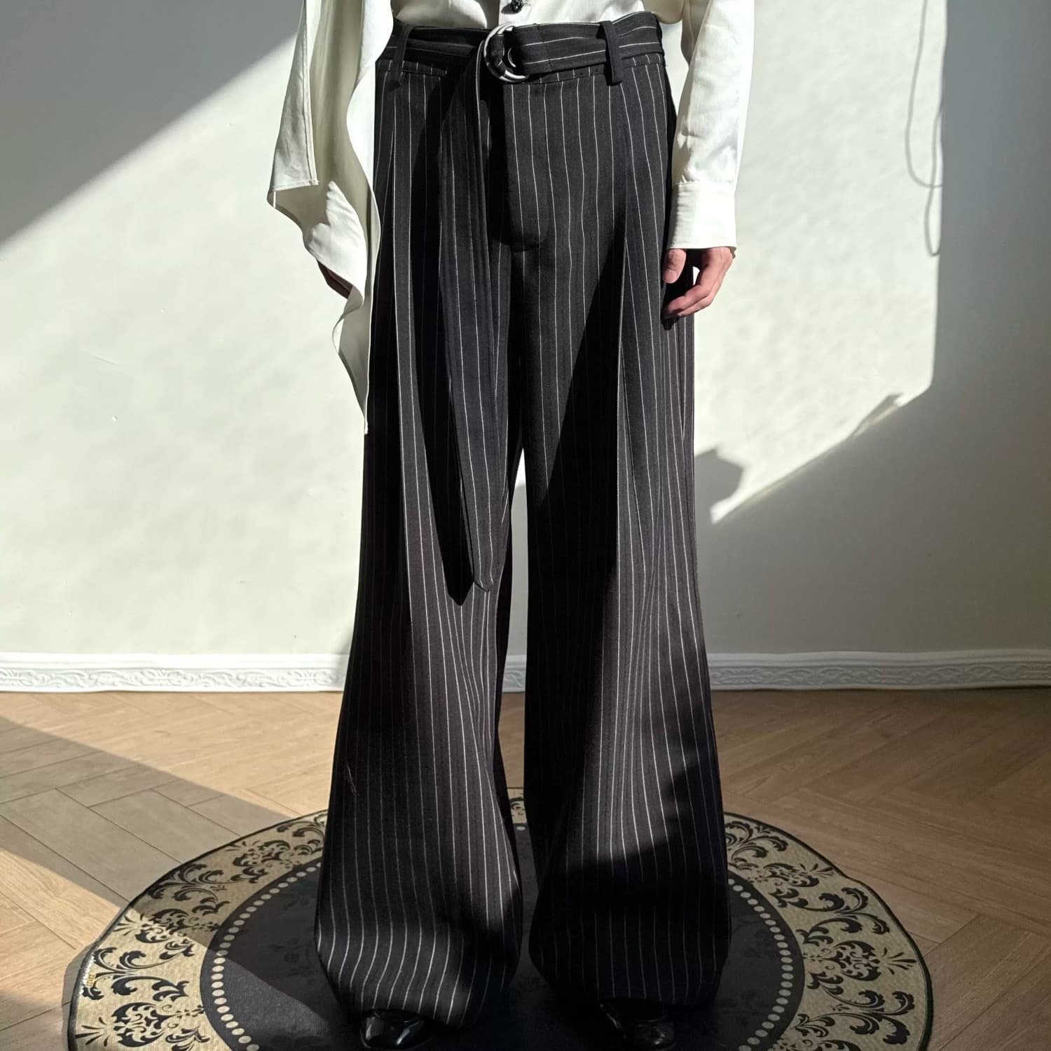 Light Apricot Pleated Wrinkled Trousers for Men, Old Money Style Ribbon Stripe Micro Flare Dark Pattern Wide Leg Suit Long Pants