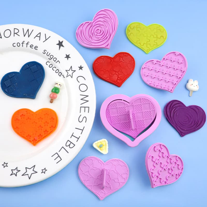 Wholesale Valentine's Day Simulated Heart Cookie Mold DIY Baking Home Icing Cake Mold Set Decoration