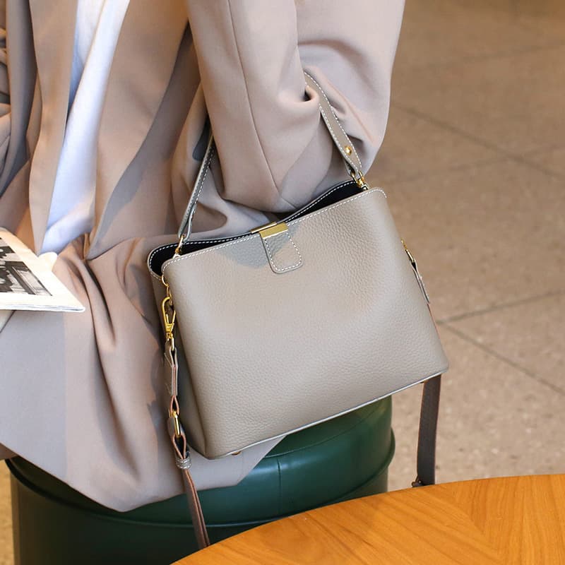 2025 Summer Hot Selling Handbag for Women: Versatile, Stylish, Simple Genuine Leather Bag, Top Layer Cowhide Basket Bag