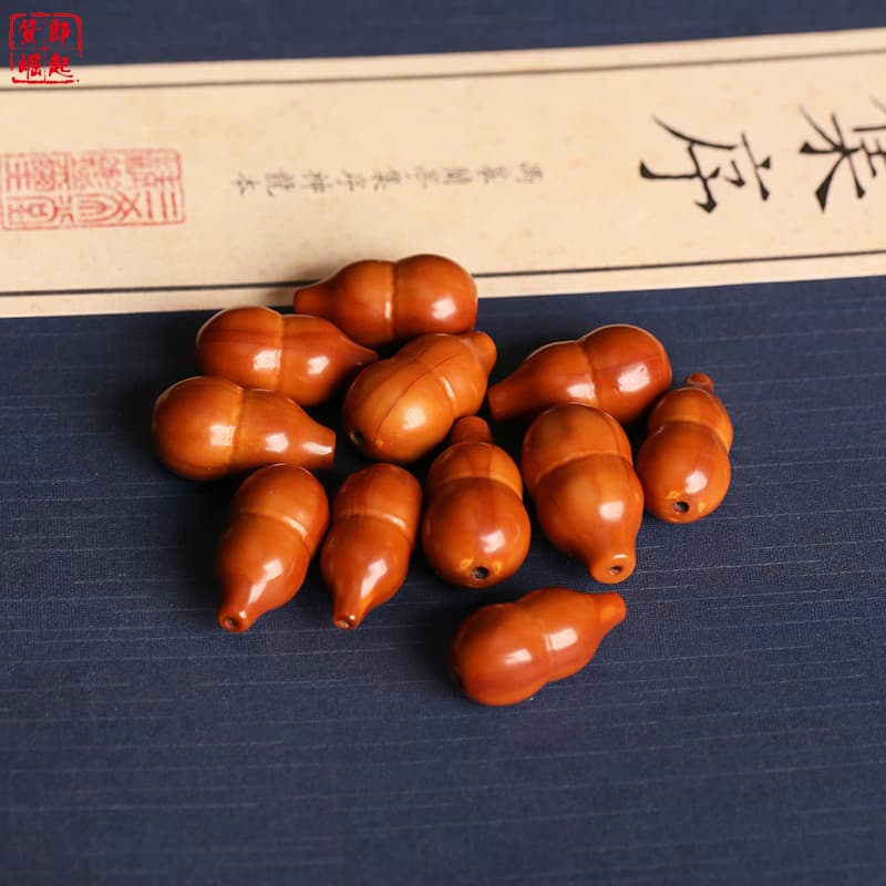 Olive pit gourd carvings, DIY accessories for bracelets, unisex cultural play hand strings, plain beads, aged oil pits, pendants.
