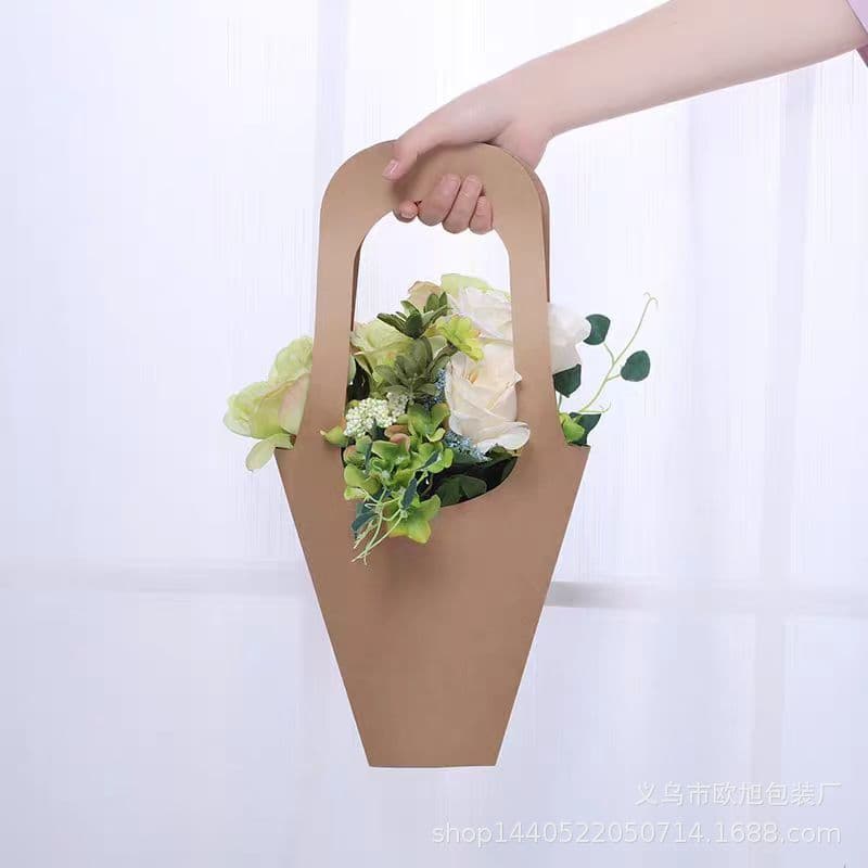 Kraft paper handbag for bouquets, flowers, and gifts; simple kraft paper bouquet for Valentine's Day/520.