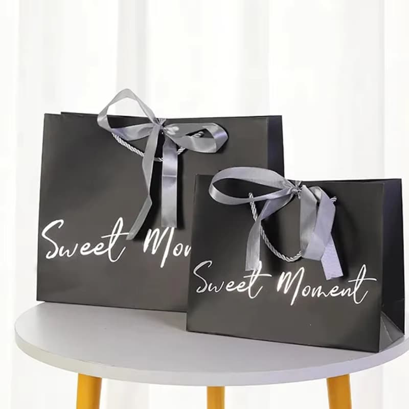 Beautiful art shopping paper bags from luxury brands Accept logo shopping bags with logo and handles