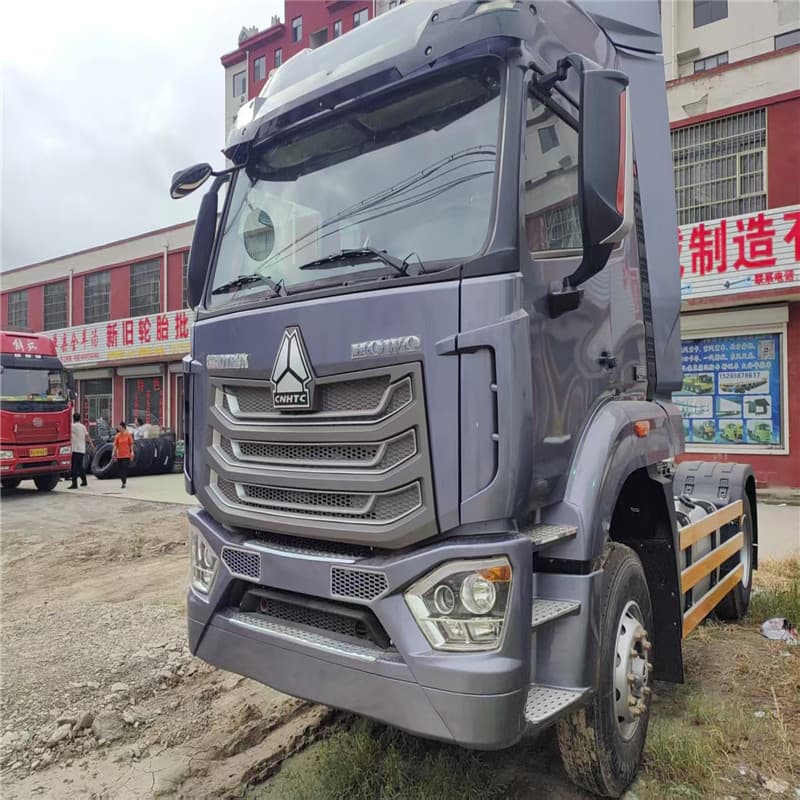 Used Howo tractor units for export; used 10-wheel tractor trailer units; 375 horsepower freight truck units.