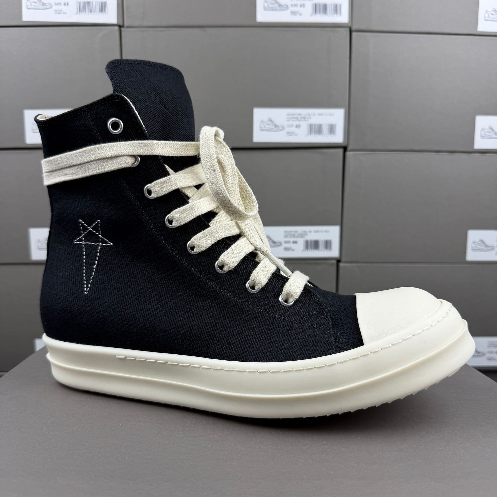 26 Years New Spring and Summer Models Five-Pointed Star High-Top Canvas Sneakers, High-End Unisex Casual Sports Shoes from Source Factory