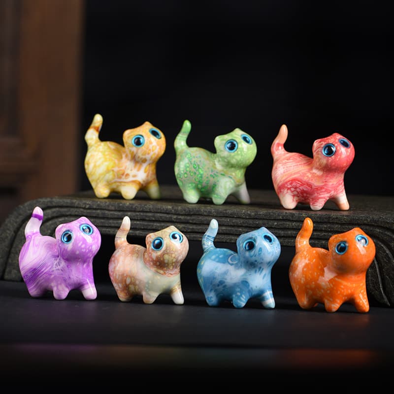 Cute cat figurine with tilted head, made using traditional lacquerware techniques. A decorative item for gifting or collecting.