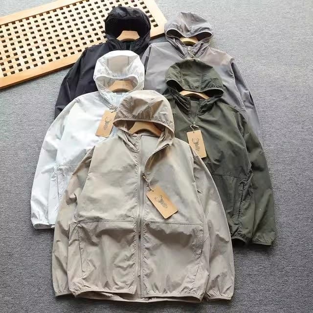 Factory New Summer Style Perforated Breathable Lightweight Loose Casual Sports Hooded Jacket for Men Sun Protection Skin