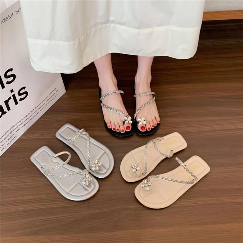 Flat Sandals French Fairy Style Shoes 2026 New Summer Soft Sole for Dresses Toe-Post Rhinestone Sandals