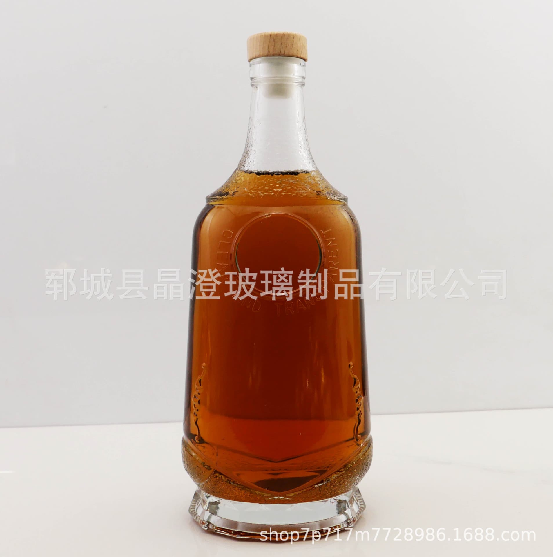 700ml Crystal White Material Empty Bottle, Sealed Creative Glass Bottle with Crystal Lid for Self-Brewing Fruit Wine and Spirits