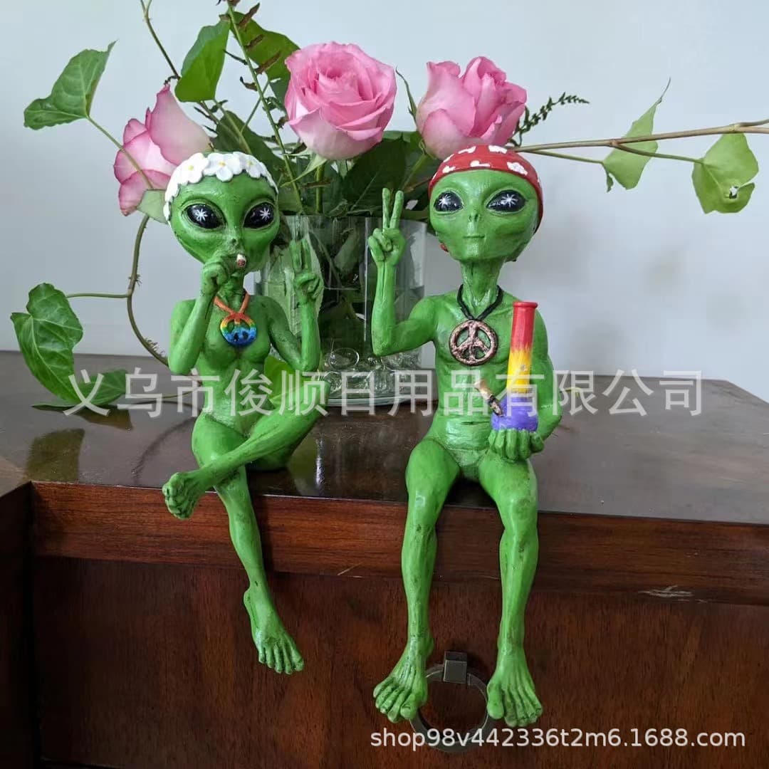 Resin Statue Alien UFO Garden Decoration Outdoor Dwarf Sculpture Small Little People Figurine Miniatures Decorative Artifacts