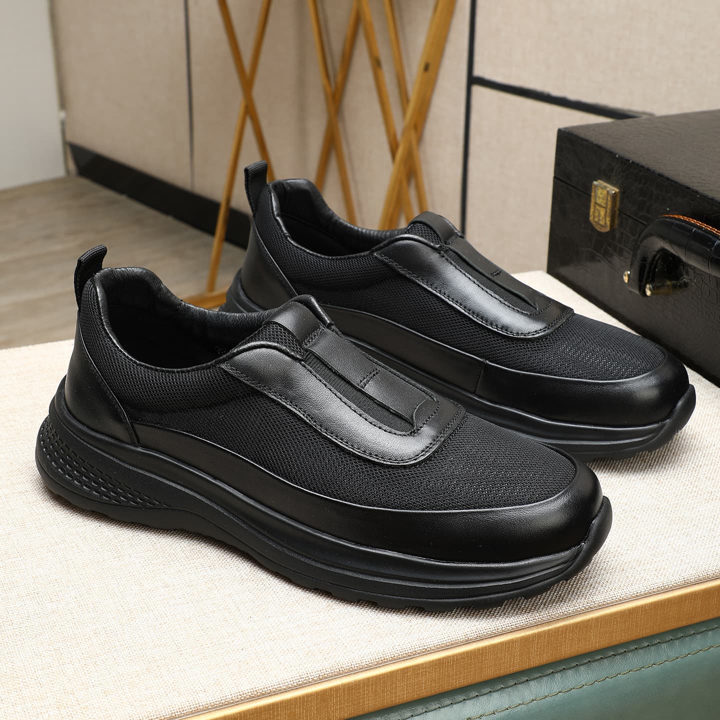 Mesh Breathable Genuine Leather Lightweight Men's Casual Shoes 2026 Summer New Style Comfortable and Cool Sleeve Fashion Men's Shoes Wholesale