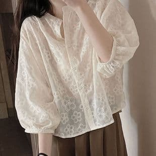 Korean French-style Fairy Design Lace Embroidery Flower Fashionable Round Neck Loose Puff Sleeve Blouse for Women