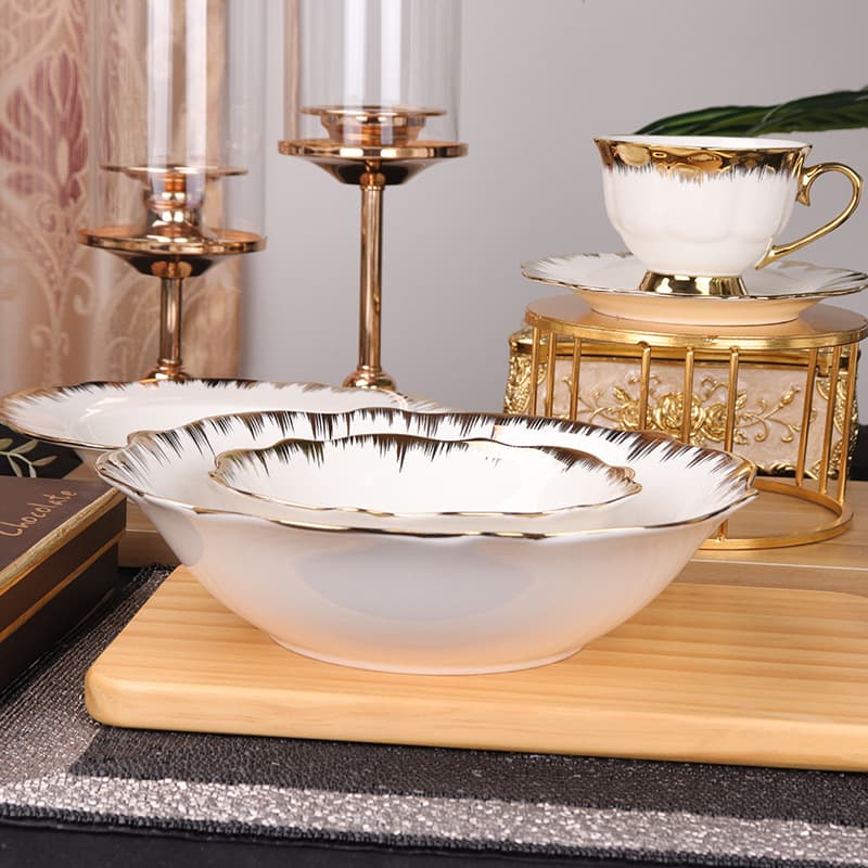 Electroplated gold-plated 6-inch 9-inch bucket bowl exported to the Middle East gold-rimmed lace bowl salad bowl large soup bowl ceramic
