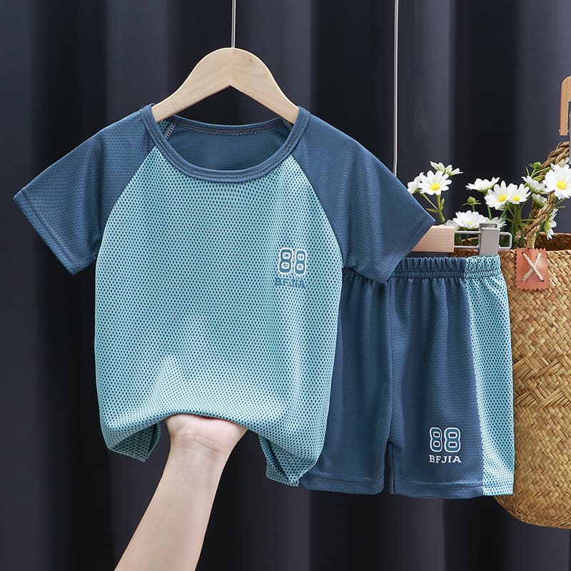 Summer Kids Short Sleeve Sportswear for Boys and Girls, Kindergarten Training Suit, Fashionable Breathable Quick-Dry Set with Mesh Shorts
