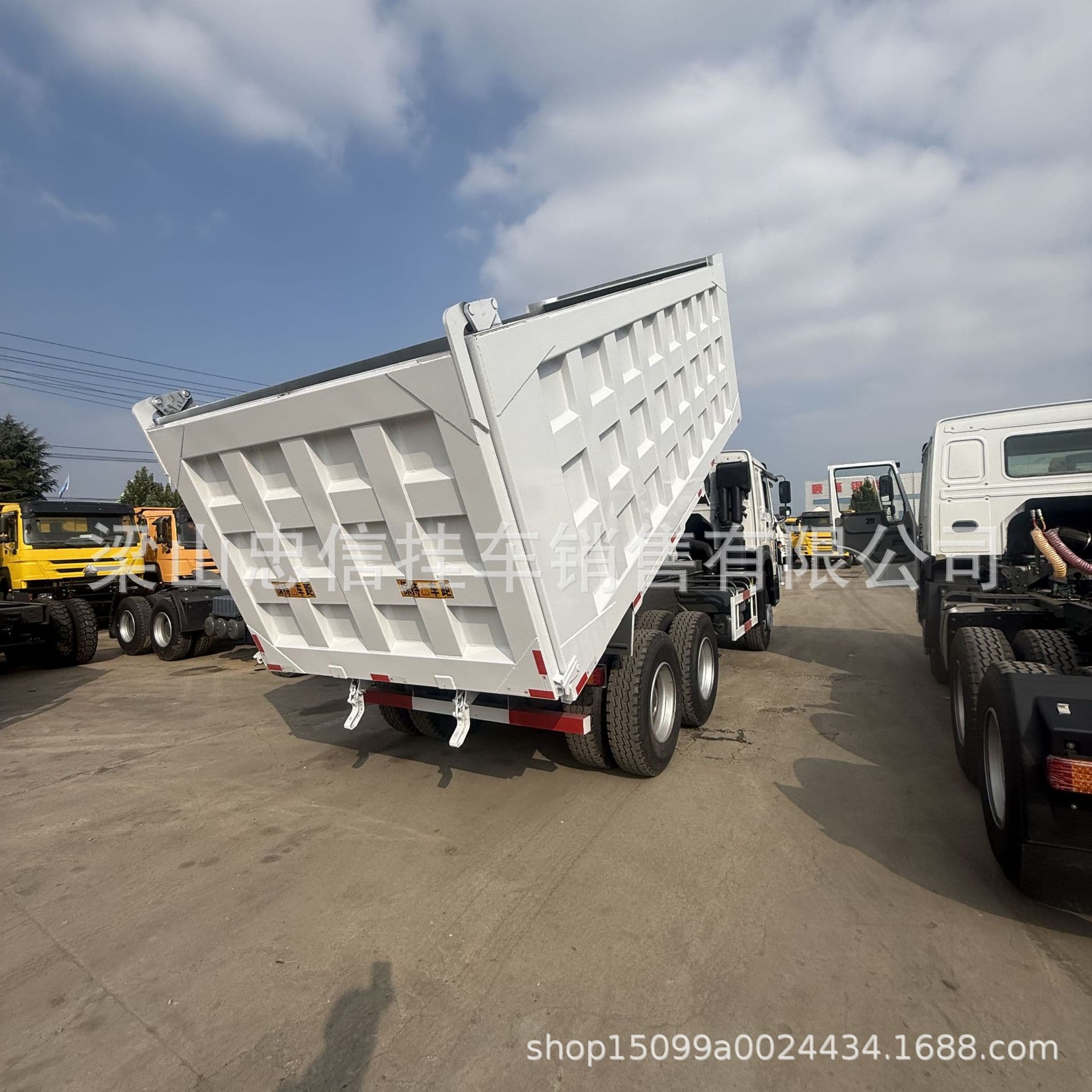 Sinotruk Haowo 6×4 dump truck 371 horsepower white engineering mining dump truck dump truck