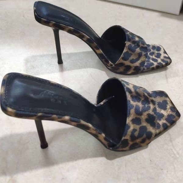 Leopard print sandals with skirt, outer wear women's shoes, 2025 new summer French niche square toe high-heeled sandals