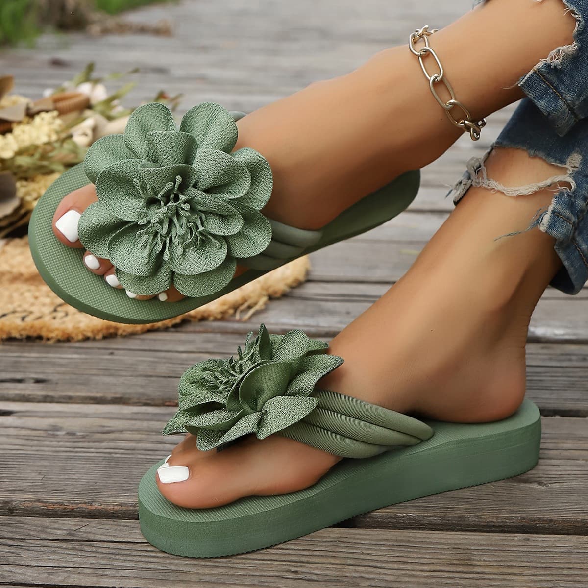 2026 summer sweet flower accessories sandals seaside beach slippers wedge heel thick-soled flip-flops ready for sale