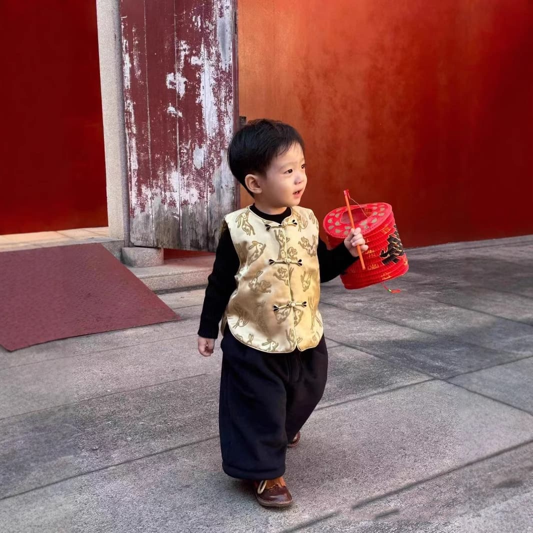 New Chinese style children's first birthday dress, Tang suit vest for boys, autumn and winter style Chinese style rabbit jacquard quilted vest for girls.