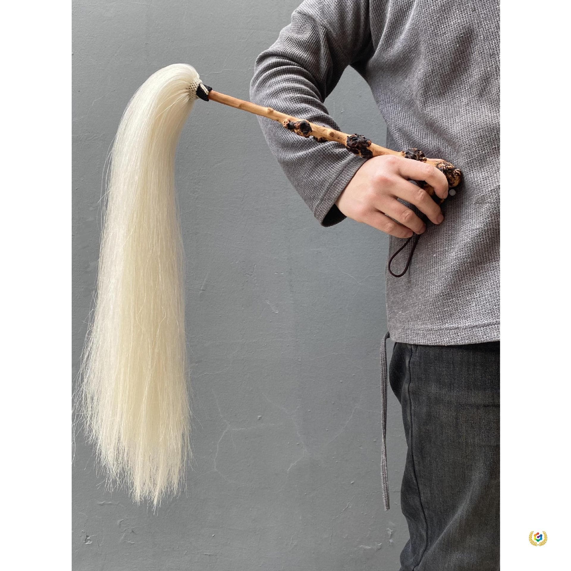 Personalized handmade genuine horsehair dust-whisk Taoist Tai Chi dust-whisk natural cherry burl handle space decoration ornament Taoist ritual