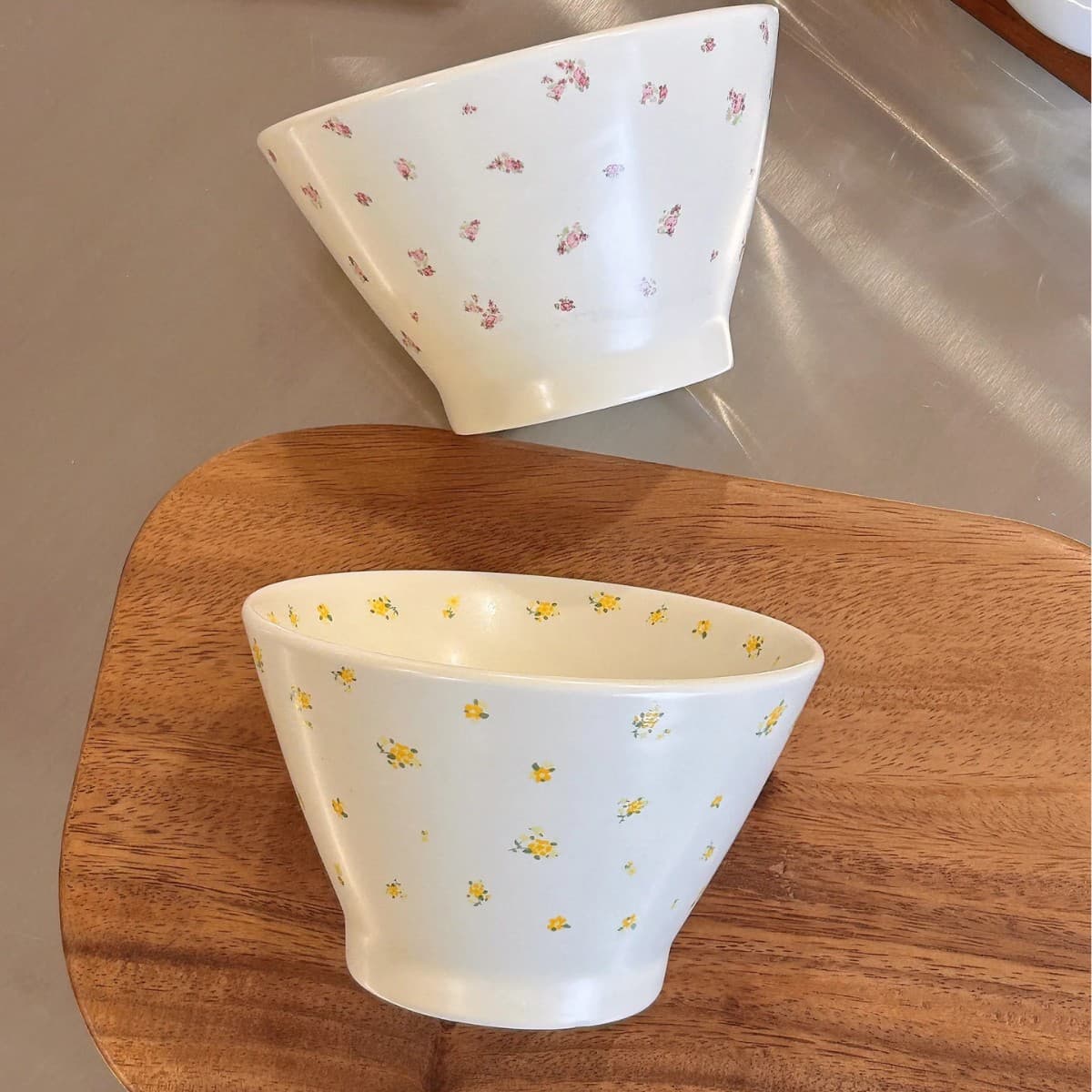 Ins Cream-Colored Ceramic Floral Bowl for Home Use, Cute Tall Bowl, Rice Bowl, Tableware, Salad Bowl, Conical Bowl, Noodle Bowl