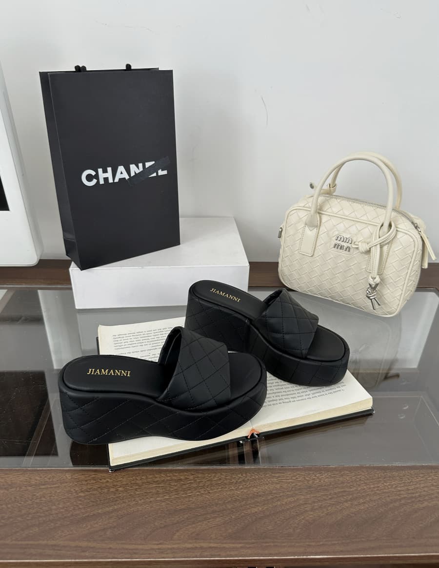 2025 Summer New Plaid Thick Sole Wedge Sandals for Women, Waterproof Platform Beach Sandals, Fashionable and Versatile Women's Sandals