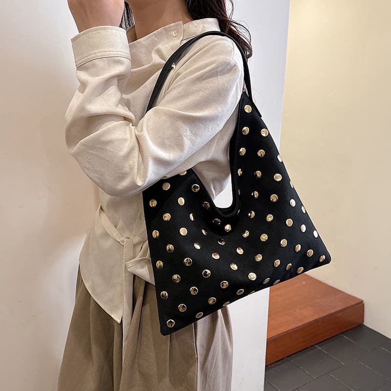Minimalist Light Luxury High-End Single Shoulder Bag Rivet Trendy Fashion Versatile Large Capacity Tote Bag for Class and Commute