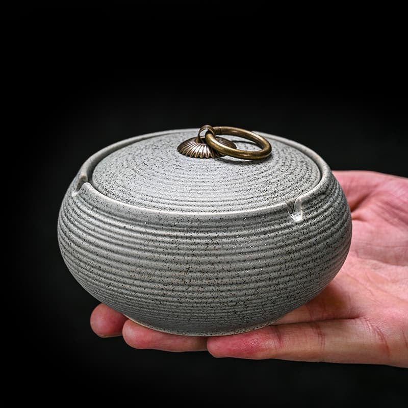 Ceramic Ashtray with Lid Anti-Fly Ash Creative Funnel Large Office Personality Ornament Trendy Carved Logo