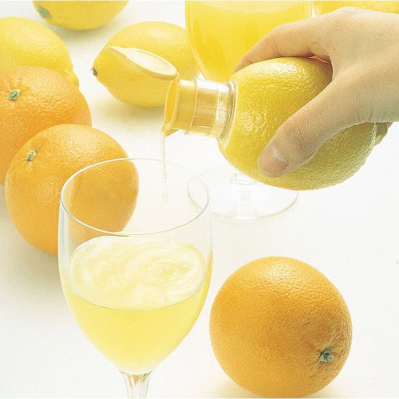Japan imported manual mini lemon juicer fruit orange spray juice squeezer can filter lemonade artifact