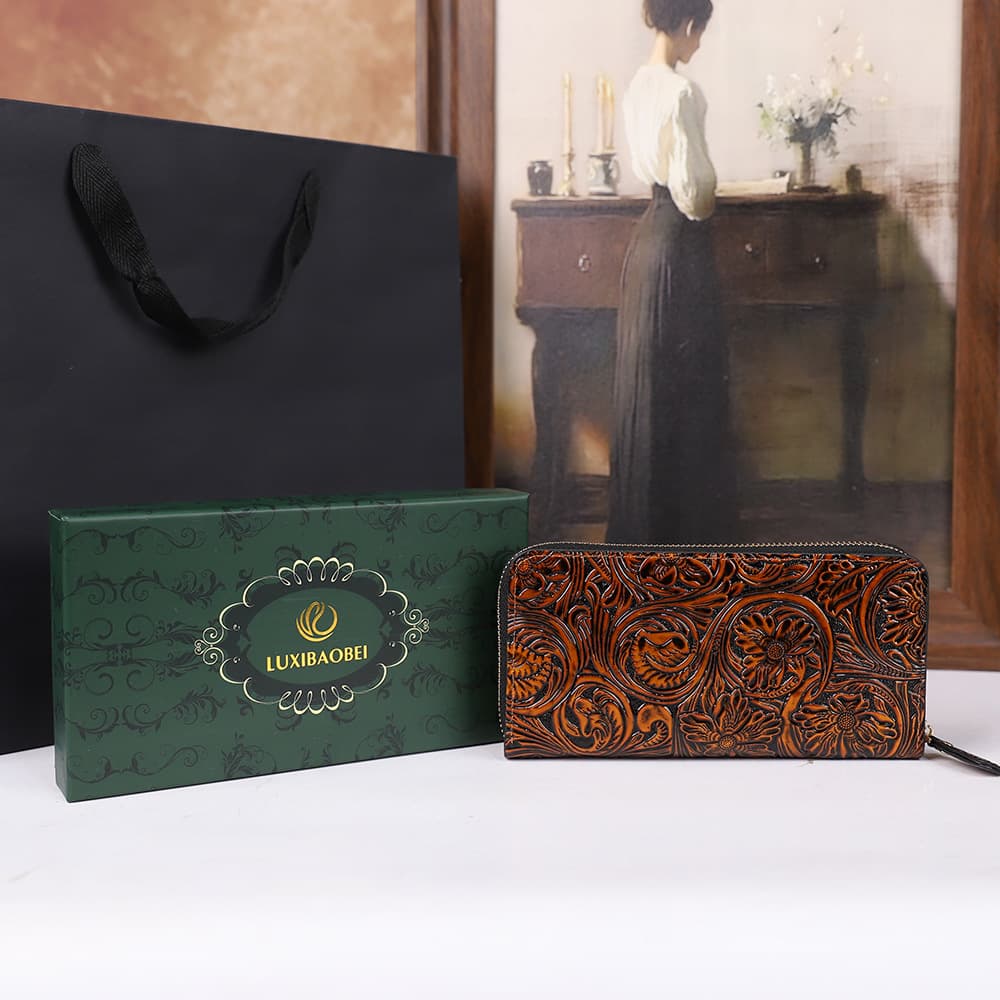 Long Wallet Personalized Creative 2026 New Retro Shiny Leather Women's Wallet Card Holder Carved Multi-Slot Trendy